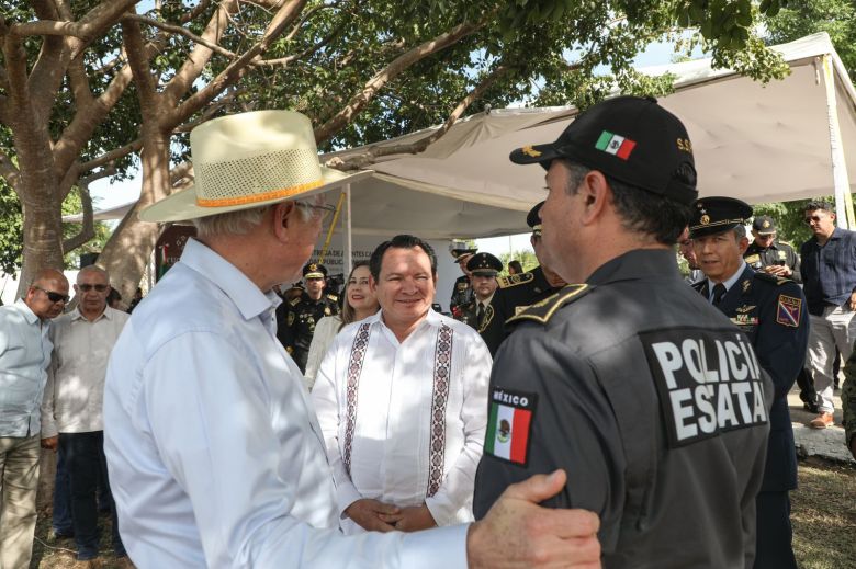 La Embajada de EU apoya la seguridad en Yucatán con la entrega de canes K9 y equipamiento para reforzar las fuerzas policiales locales.