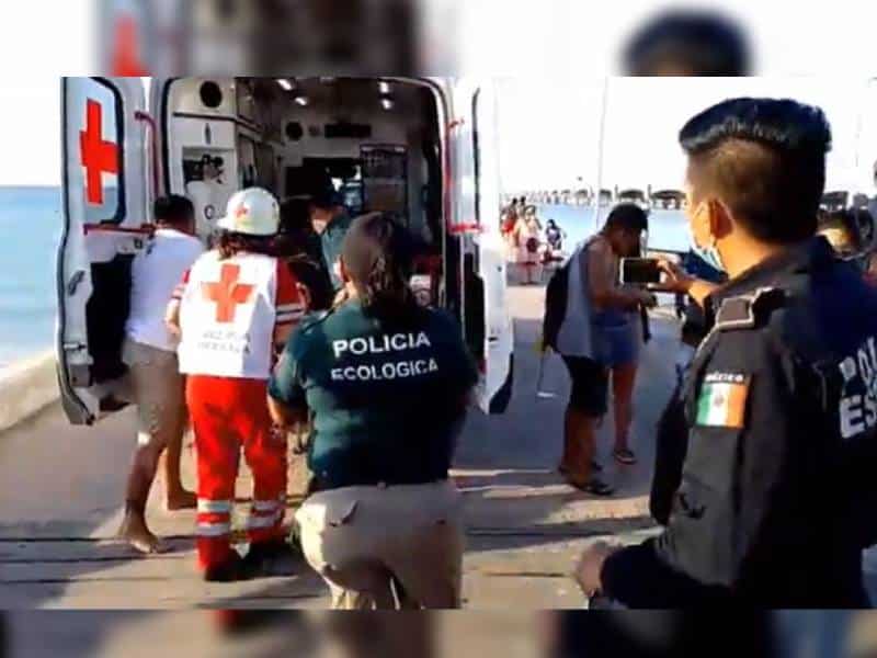 Rescatan a dos Hombres que se Lanzaron al Mar en Muelle de Progreso