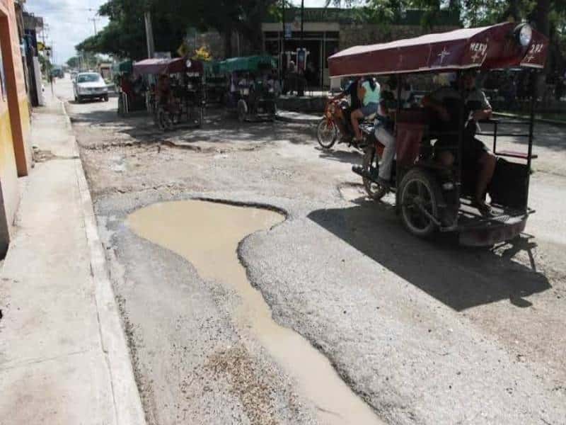 Baches generan gastos a mototaxistas de Kanasín