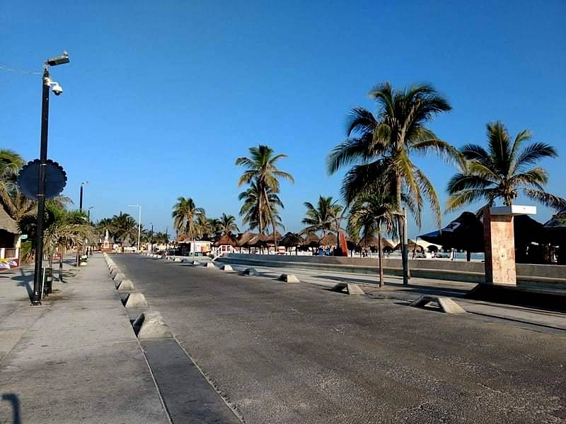 Comerciantes afectados por el cierre del malecón de Progreso
