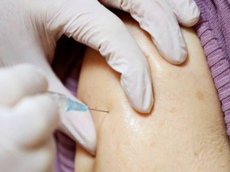 Pausan mandato de vacunación a empleados en Estados Unidos