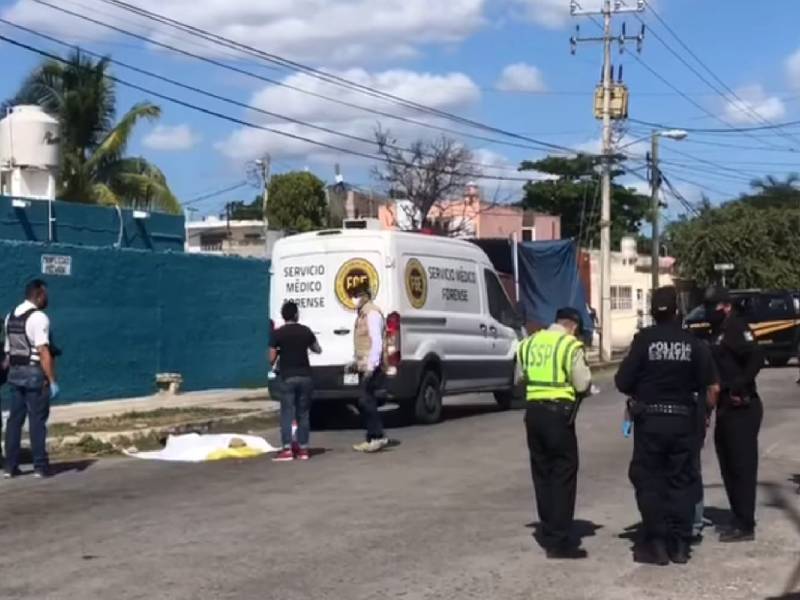 Adulto mayor se suicida al lanzarse frente un camión