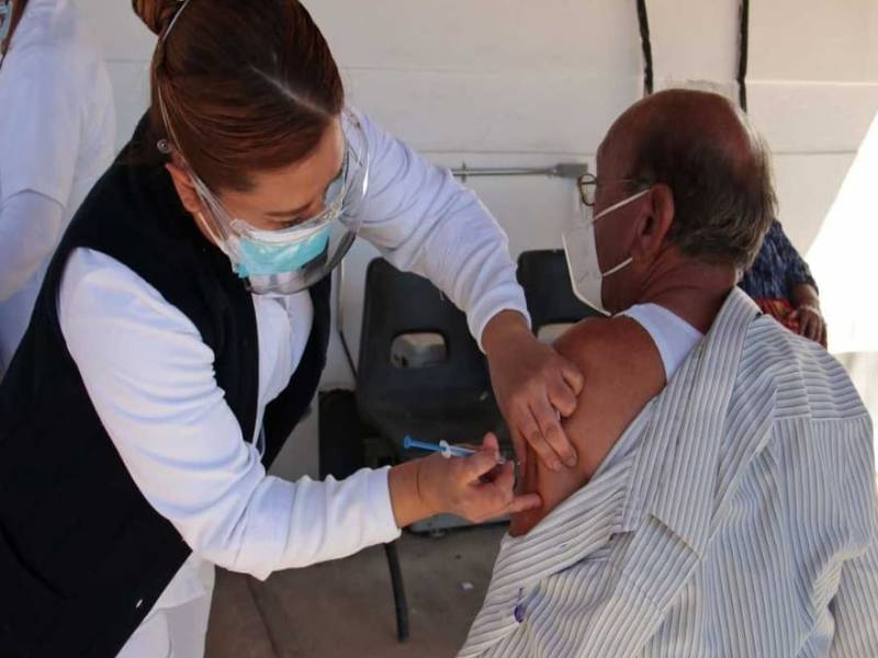AMLO confirma dosis de refuerzo contra covid-19 para adultos mayore