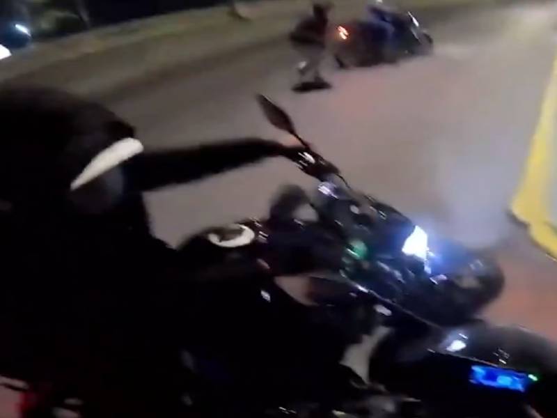 Sin moto y sin celular! Asaltan a motociclista en plena circulación