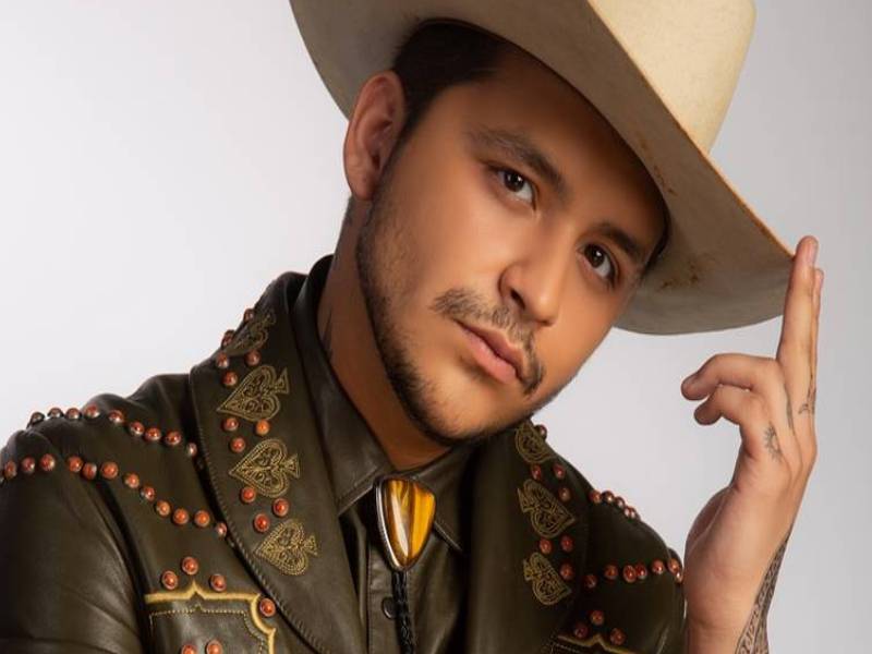 Christian Nodal aclara situación sobre Universal Music