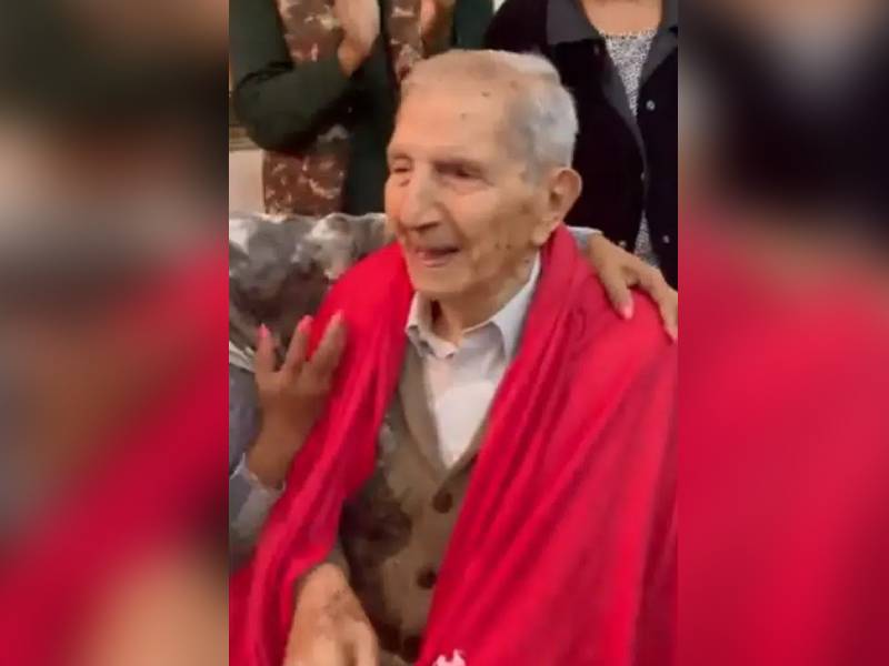 Prometió no morir asta ver campeón al Atlas ¡Tiene 91 años y así celebró!