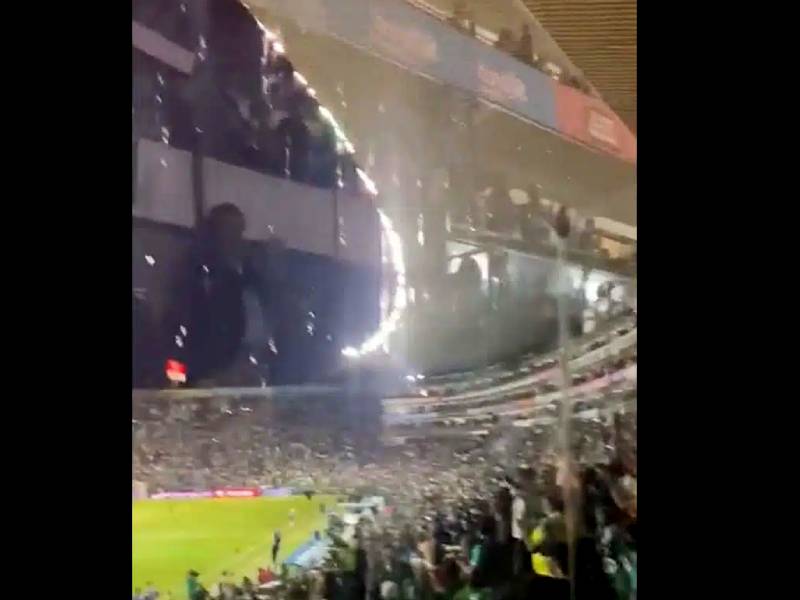 }Directiva del Atlas denuncia que aficionados lanzaron orina durante partido