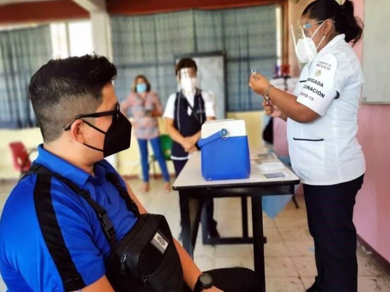 Vacuna de refuerzo para personal del sector educativo en enero de 2022