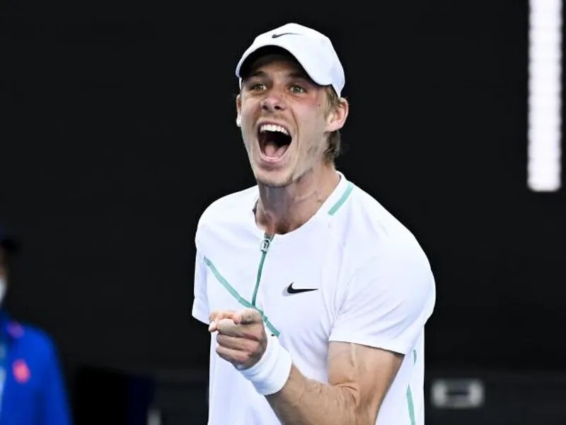 Denis Shapovalov derrota a Alexander Zverev en el Australian Open