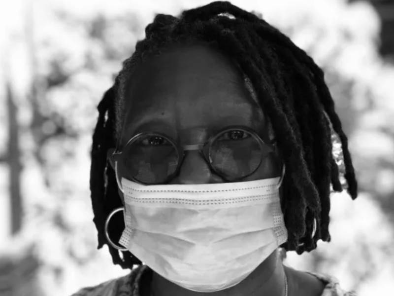 Whoopi Goldberg tiene síntomas leves tras contraer Covid-19