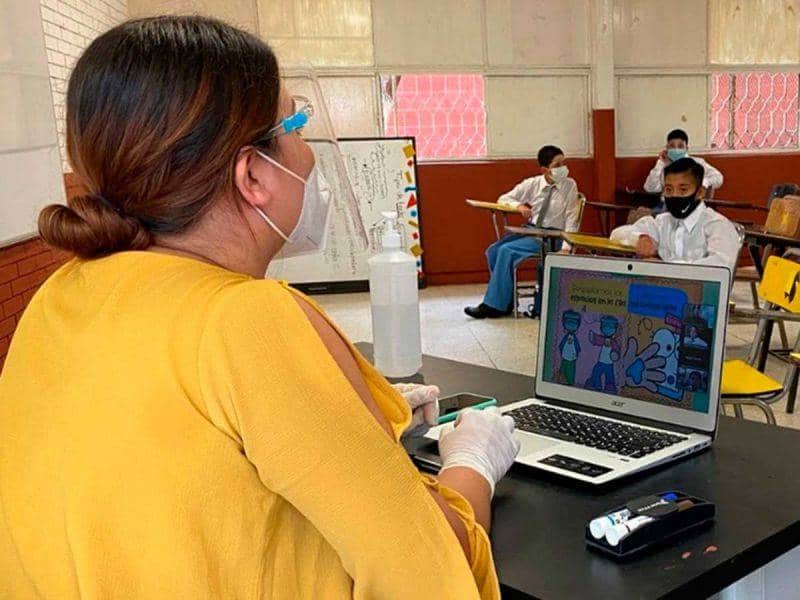 Nuevo León casi con tres mil maestros con Covid-19