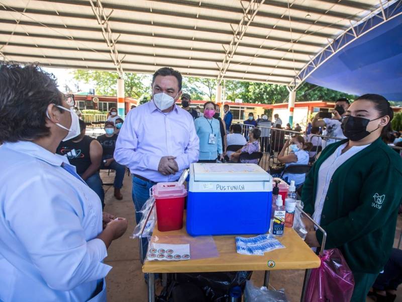 Elevada participación magisterial en refuerzo de vacuna de Covid