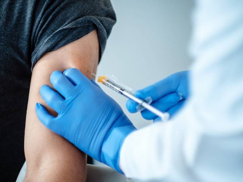 Anuncian 2ª dosis de vacuna para adolescentes