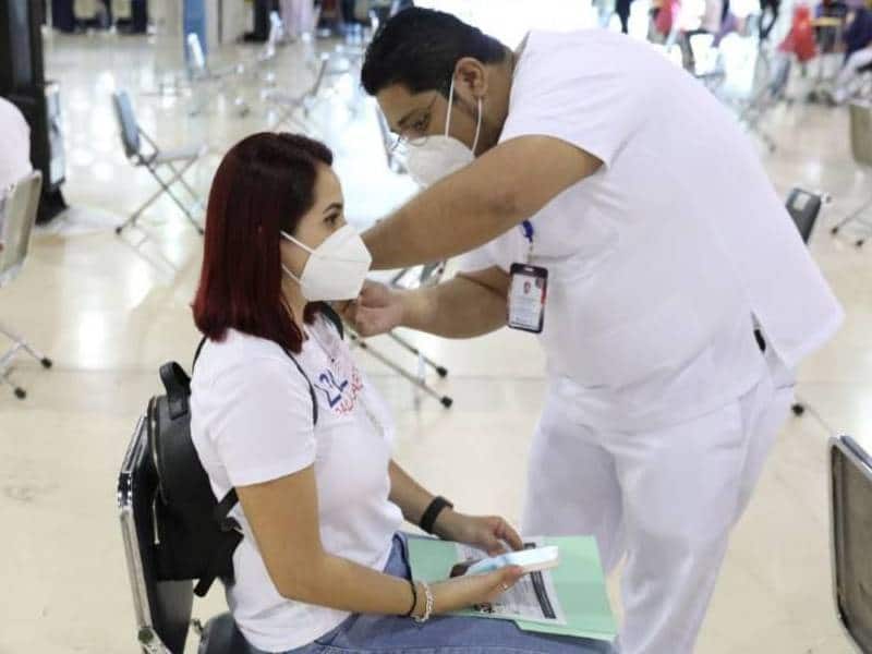 Aplican 61 mil vacunas a población de 30 a 39 años