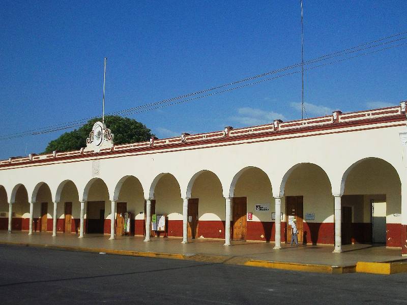 Imparten curso _Lenguas de Señas_ a servidores públicos de Umán