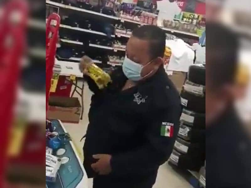 Policía robando