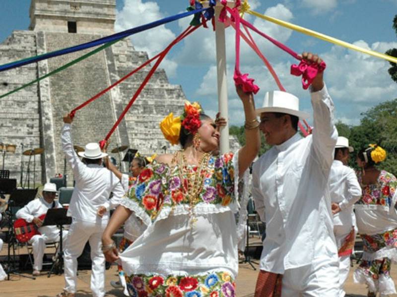 Conmemoran el Día de la Guayabera