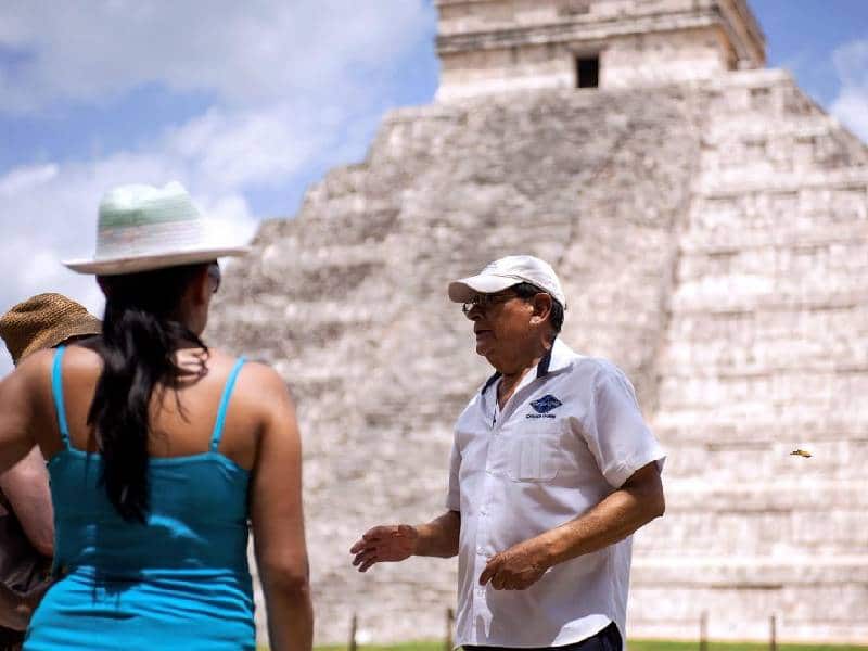 Piden guías turísticos depurar a patitos