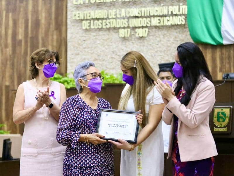 Profesora Nelly Rosa Montes de Oca