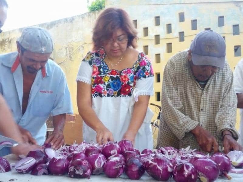 Alista Chumayel la tradicional festividad del remojo de cebolla}