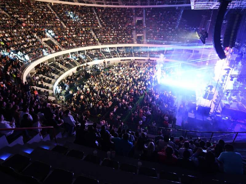 Enganchan a mujeres con trabajar en los conciertos