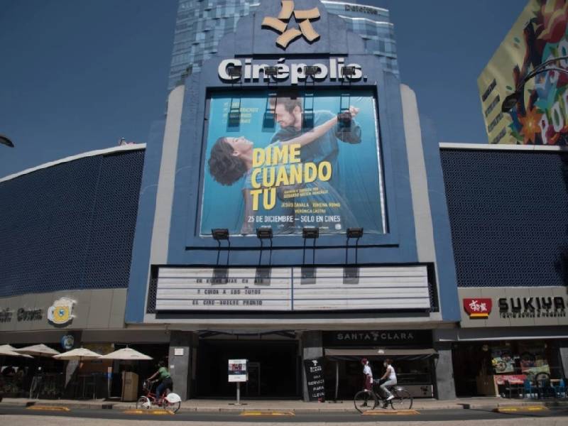 Denuncian a Cinemex por querer correr a joven epiléptico