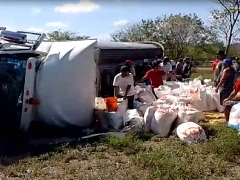 Aprovechan habitantes a cometer rapiña de alimento para cerdo