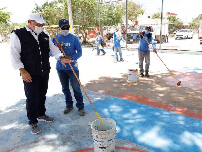 Supervisa alcalde obras en espacios públicos