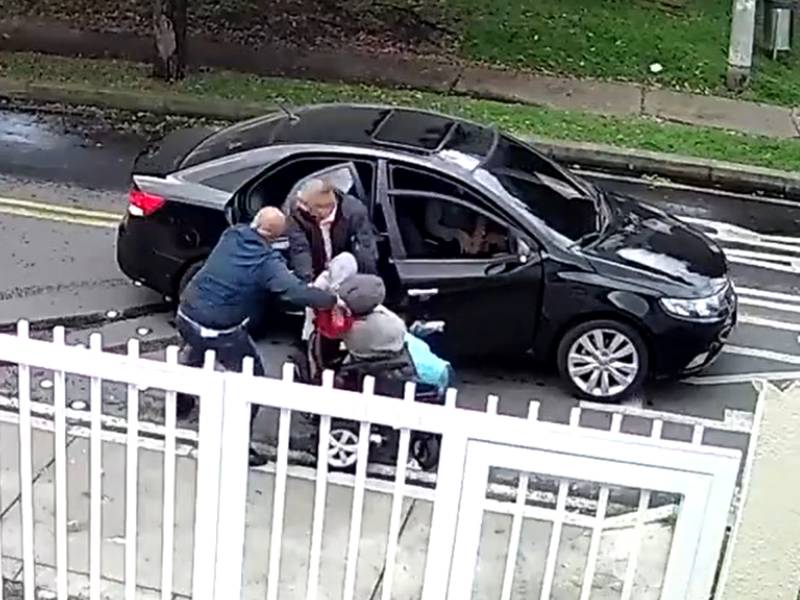Hombre en silla de ruedas