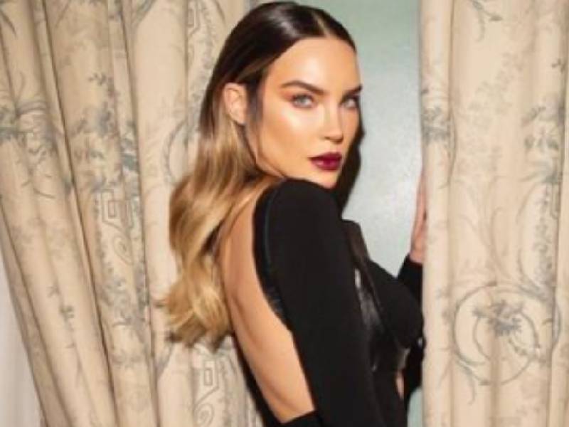 Belinda se retira el tatuaje en honor a Christian Nodal