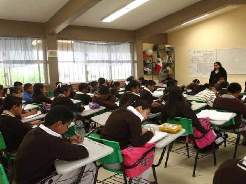 Buscan 6 mil un espacio en secundarias