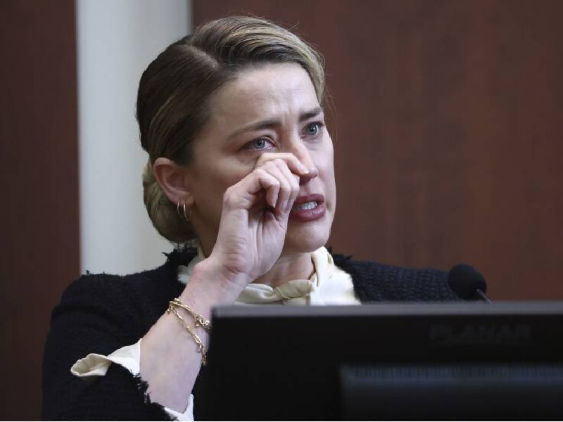 Amber Heard dice haber querido divorciarse de Johnny Depp porque temía por su vida