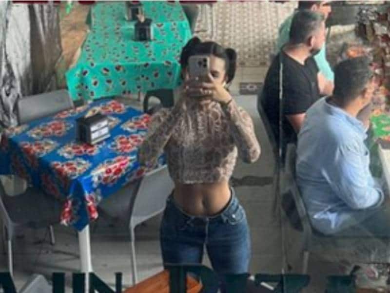 Fotos. Ángela Aguilar visita un famoso bar del centro de Mérida