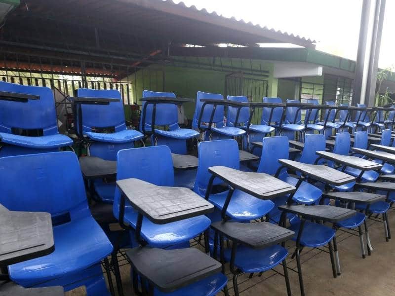 Dotan de mobiliario a escuelas