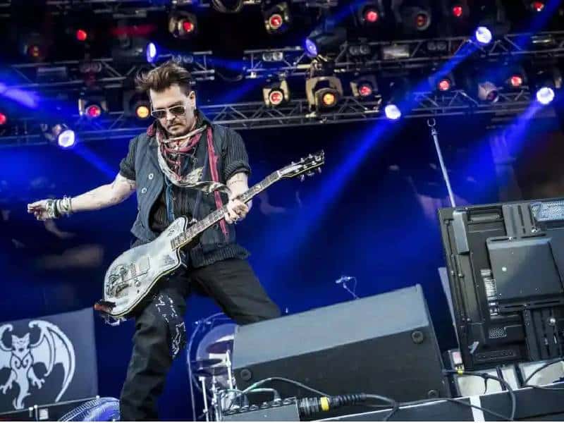 Johnny Depp saca disco y emprende gira tras su tormentoso juicio