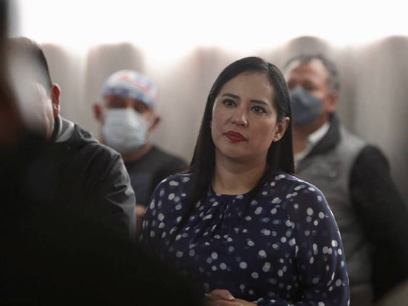 Sandra Cuevas busca explicar permiso falso