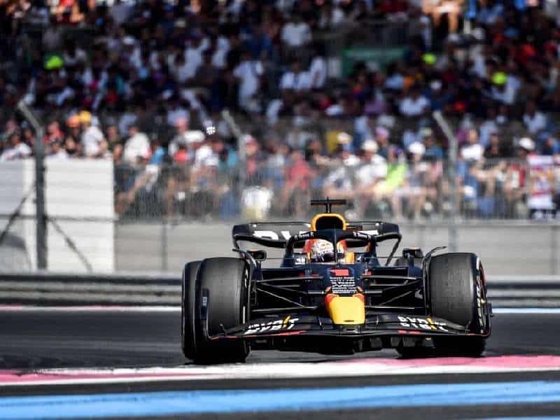Verstappen suma otra victoria en F1; Checo Pérez no alcalzó el podio
