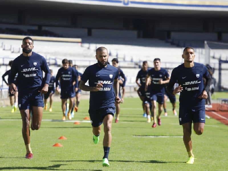 Dani Alves y las leyendas de talla mundial que llegaron a México