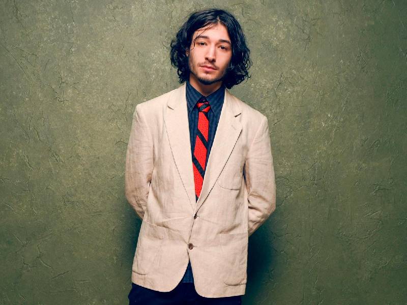 Ezra Miller pide disculpas y asegura que buscará tratamiento para su salud mental