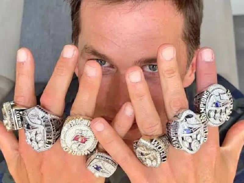 Fans del futbol americano celebran los 45 años de Tom Brady