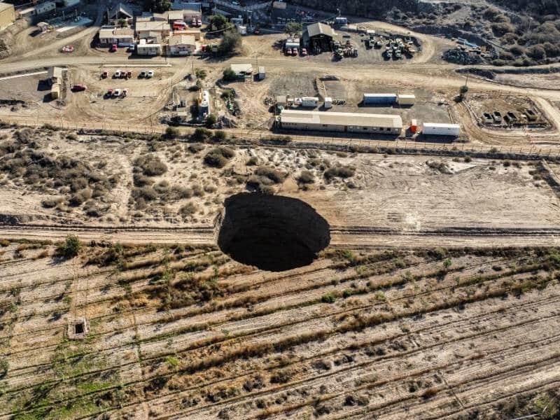 Socavón de 32 metros en Chile