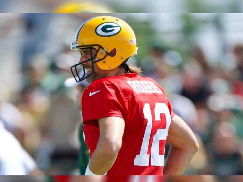 Aaron Rodgers se desquita con los jóvenes