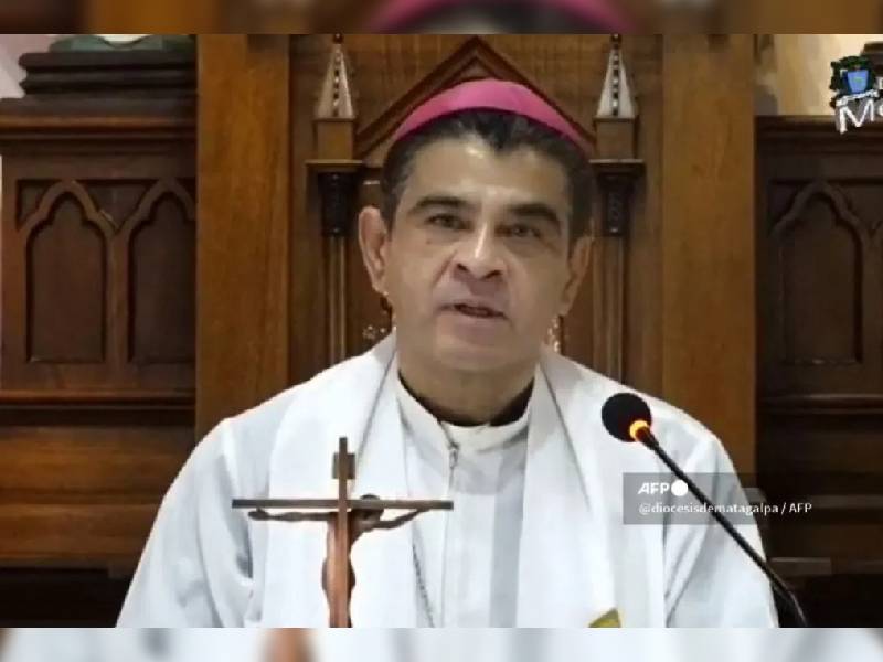 Policía de Nicaragua se lleva «con violencia» a obispo crítico de Ortega