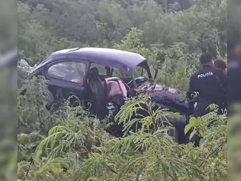 Trágica mañana en Yucatán, pareja vuelca; uno murió
