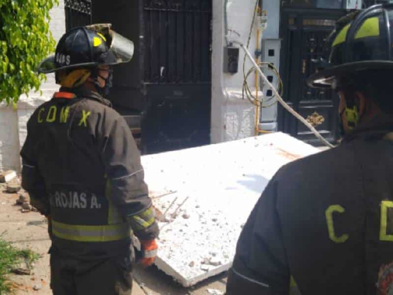 Cae marquesina de obra ilegal en Coyoacán; muere un menor