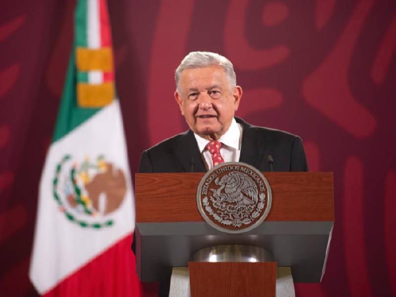 Lamenta AMLO burocracia para rescate de mineros