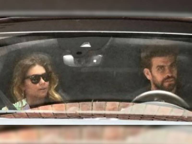 Captan a Clara Chía y a Gerard Piqué en su auto