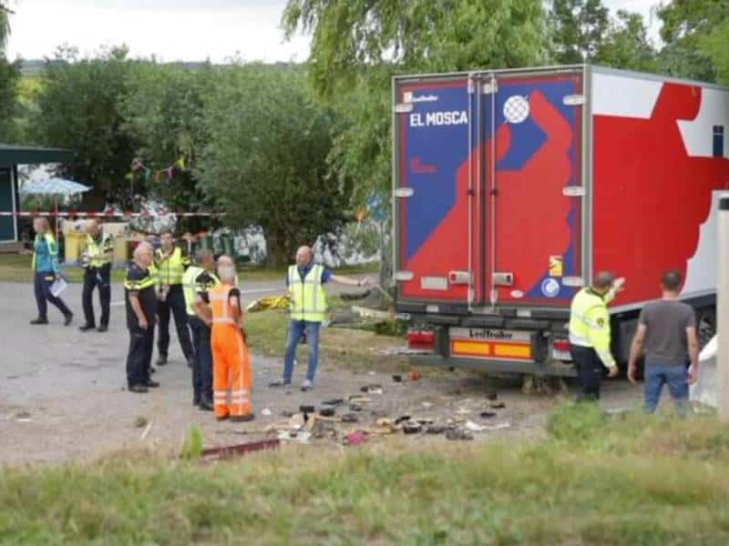 ¡Tragedia! Camión embiste fiesta y atropella a 6 personas