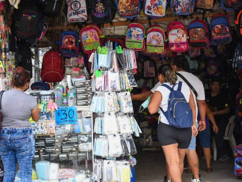 Aumenta ambulantaje de productos escolares