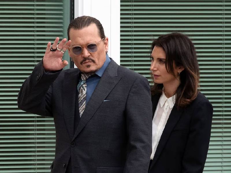 Aseguran que Johnny Depp está saliendo con su abogada